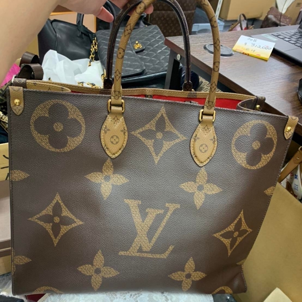 Louis Vuitton mm Monogram Reverse Canvas